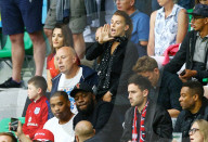 PEOPLE - Coleen und Kai Rooney unterstützen Papa Wayne im Stadion