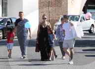 PEOPLE - Jennifer Lopez mit ihren Kiddies und Caspar Smart auf Shoppingtour