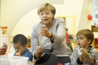NEWS - Berlin: Angela Merkel besucht einen Kindergarten