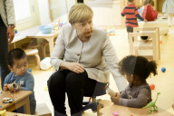 NEWS - Berlin: Angela Merkel besucht einen Kindergarten