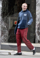 EXKLUSIV - Rocco Ritchie unterwegs mit sein Skateboard