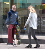 EXKLUSIV - Rocco Ritchie unterwegs mit sein Skateboard