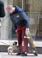 EXKLUSIV - Rocco Ritchie unterwegs mit sein Skateboard