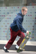 EXKLUSIV - Rocco Ritchie unterwegs mit sein Skateboard