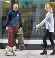 EXKLUSIV - Rocco Ritchie unterwegs mit sein Skateboard