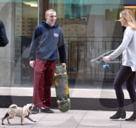 EXKLUSIV - Rocco Ritchie unterwegs mit sein Skateboard