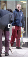 EXKLUSIV - Rocco Ritchie unterwegs mit sein Skateboard