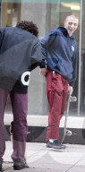 EXKLUSIV - Rocco Ritchie unterwegs mit sein Skateboard