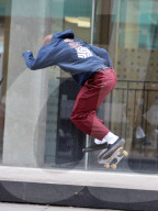 EXKLUSIV - Rocco Ritchie unterwegs mit sein Skateboard
