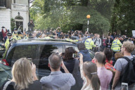 NEWS - Demonstrationen gegen Boris Johnson nach Camerons Rücktritt
