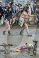 FEATURE - Impressionen vom Glastonbury Festival