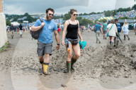 FEATURE - Atmosphäre am Glastonbury Festival