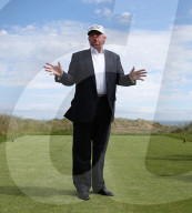 NEWS - Donald Trump weiht in Schottland einen Golfplatz ein