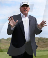 NEWS - Donald Trump weiht in Schottland einen Golfplatz ein