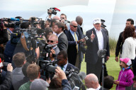 NEWS - Donald Trump weiht in Schottland einen Golfplatz ein