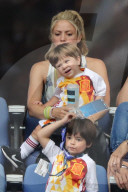 PEOPLE - Shakira fiebert mit Klein Milan beim Fussballmatch mit