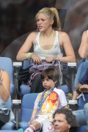 PEOPLE - Shakira fiebert mit Klein Milan beim Fussballmatch mit