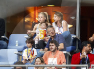 PEOPLE - Shakira fiebert mit Klein Milan beim Fussballmatch mit