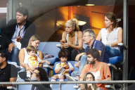 PEOPLE - Shakira fiebert mit Klein Milan beim Fussballmatch mit