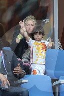 PEOPLE - Shakira fiebert mit Klein Milan beim Fussballmatch mit