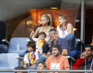 PEOPLE - Shakira fiebert mit Klein Milan beim Fussballmatch mit