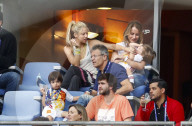 PEOPLE - Shakira fiebert mit Klein Milan beim Fussballmatch mit