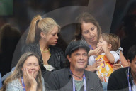 PEOPLE - Shakira fiebert mit Klein Milan beim Fussballmatch mit