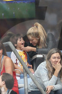PEOPLE - Shakira fiebert mit Klein Milan beim Fussballmatch mit