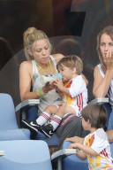 PEOPLE - Shakira fiebert mit Klein Milan beim Fussballmatch mit