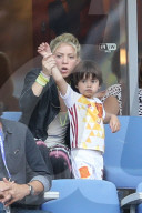PEOPLE - Shakira fiebert mit Klein Milan beim Fussballmatch mit