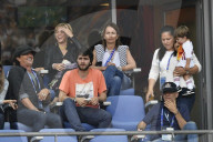 PEOPLE - Shakira fiebert mit Klein Milan beim Fussballmatch mit