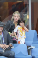 PEOPLE - Shakira fiebert mit Klein Milan beim Fussballmatch mit
