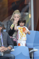 PEOPLE - Shakira fiebert mit Klein Milan beim Fussballmatch mit