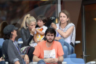 PEOPLE - Shakira fiebert mit Klein Milan beim Fussballmatch mit