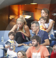 PEOPLE - Shakira fiebert mit Klein Milan beim Fussballmatch mit