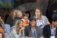 PEOPLE - Shakira fiebert mit Klein Milan beim Fussballmatch mit