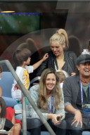 PEOPLE - Shakira fiebert mit Klein Milan beim Fussballmatch mit