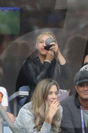 PEOPLE - Shakira fiebert mit Klein Milan beim Fussballmatch mit