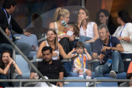 PEOPLE - Shakira fiebert mit Klein Milan beim Fussballmatch mit