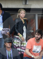 PEOPLE - Shakira fiebert mit Klein Milan beim Fussballmatch mit