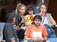 PEOPLE - Shakira fiebert mit Klein Milan beim Fussballmatch mit