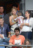 PEOPLE - Shakira fiebert mit Klein Milan beim Fussballmatch mit