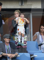 PEOPLE - Shakira fiebert mit Klein Milan beim Fussballmatch mit