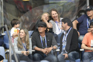 PEOPLE - Shakira fiebert mit Klein Milan beim Fussballmatch mit