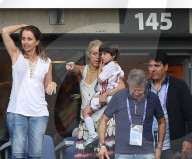 PEOPLE - Shakira fiebert mit Klein Milan beim Fussballmatch mit