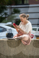 PEOPLE - Lena Dunham kann nicht ohne ihr iPhone
