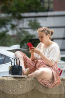 PEOPLE - Lena Dunham kann nicht ohne ihr iPhone