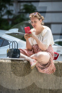 PEOPLE - Lena Dunham kann nicht ohne ihr iPhone