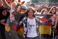 PEOPLE - Jürgen Drews performt an der Fanmeile in Berlin