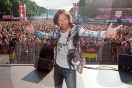 PEOPLE - Jürgen Drews performt an der Fanmeile in Berlin